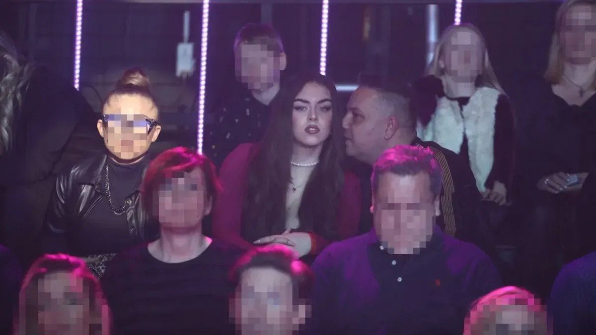 L.L. Junior párja a sokkal fiatalabb táncosa. 