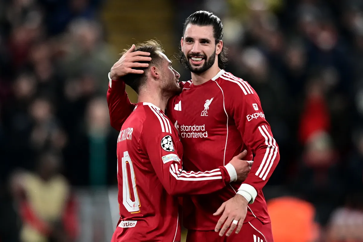 Szoboszlai Dominik (jobbra, Alexis Mac Allister mellett) "csak" gólpasszt adott a Qarabag elleni BL-meccsen, de ő kapta a legjobb osztályzatokat a Liverpoolban