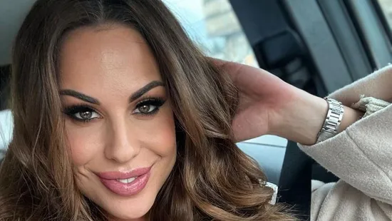 Tanulás közben is szexi a diáklány, nem csak jegyzeteit mutatta meg