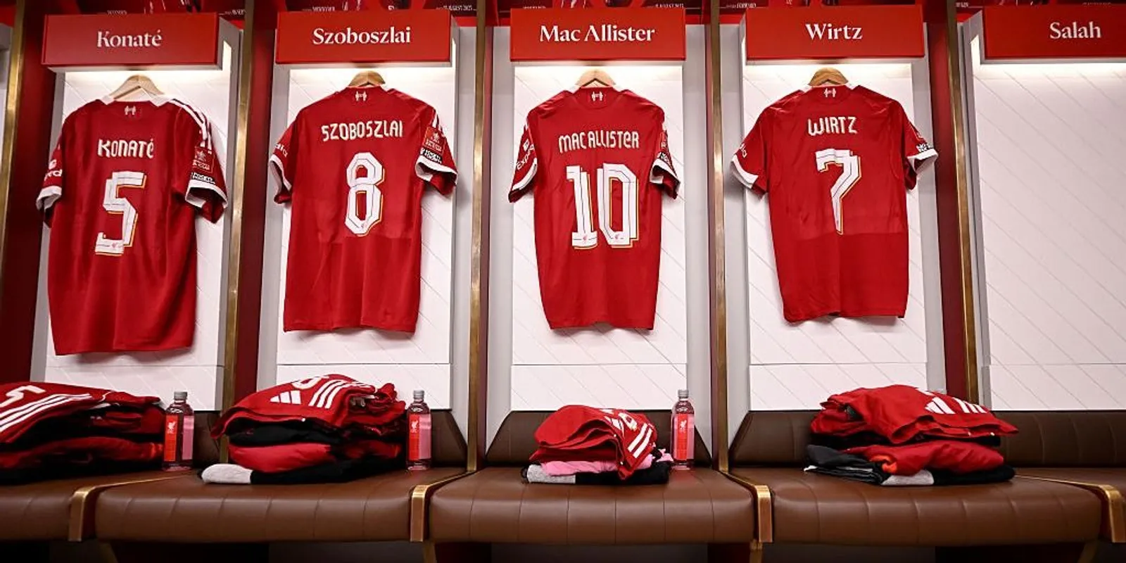 Itt a meglepetés, nem akárki kezd Szoboszlai Dominik mellett