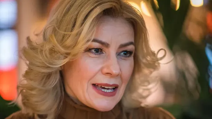 Hóhelyzet: szexi ruhában lapátolt a TV2 műsorvezetője