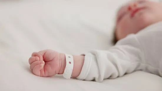 Alíz lett az újév első babája