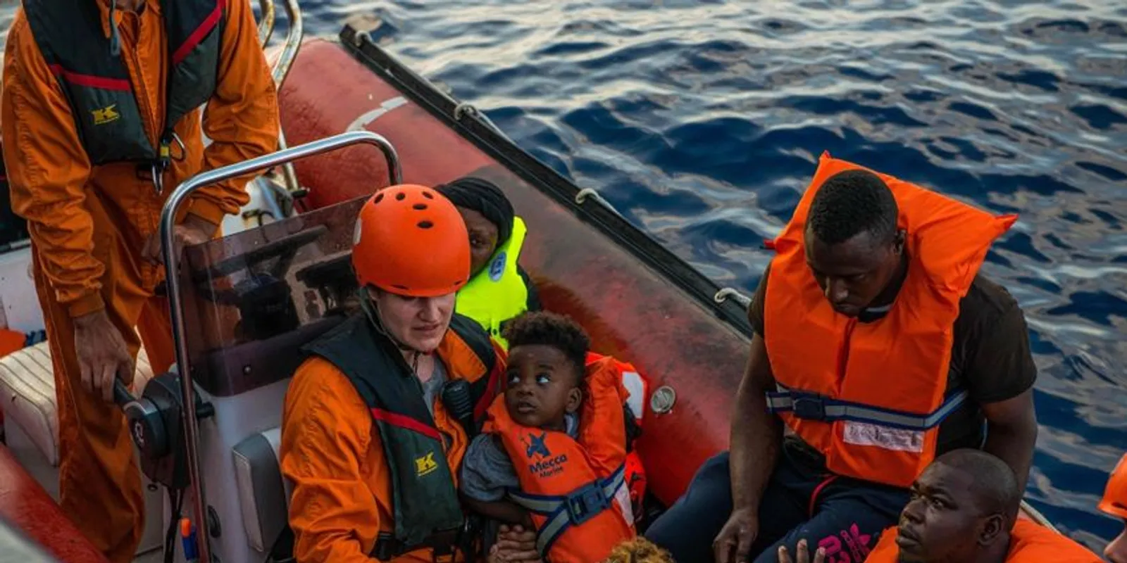 Húsz év börtönre ítéltek egy embercsempészt Hollandiában