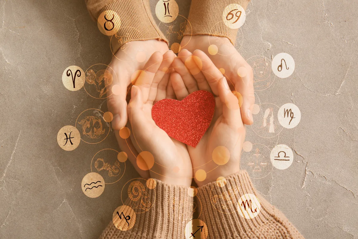 Szerelmi horoszkóp Hands,Holding,Heart,On,Grey,Background,,Top,View.,Love,Compatibility