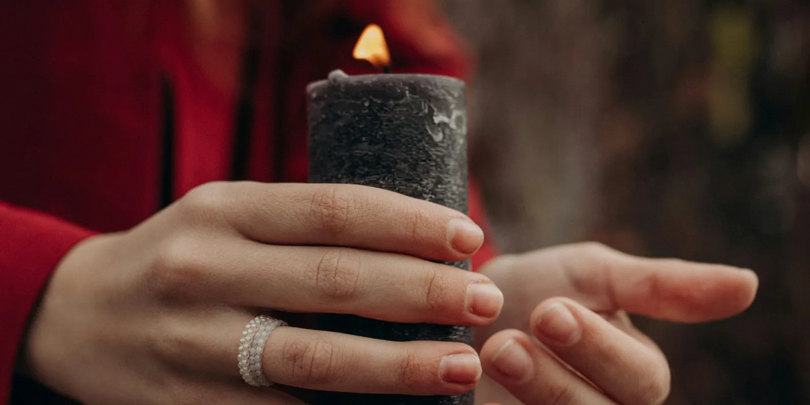 Egy gombelem miatt vesztette el babáját egy anya