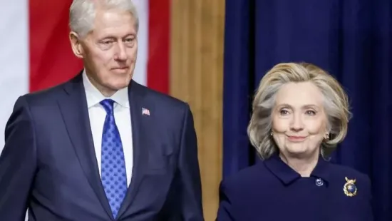 Vádemelés: Bill és Hillary Clinton egy év börtönt is kaphat