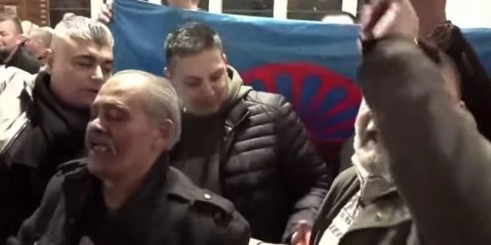 Bűnöző cigányokat küldött Lázár fórumára a Tisza Párt