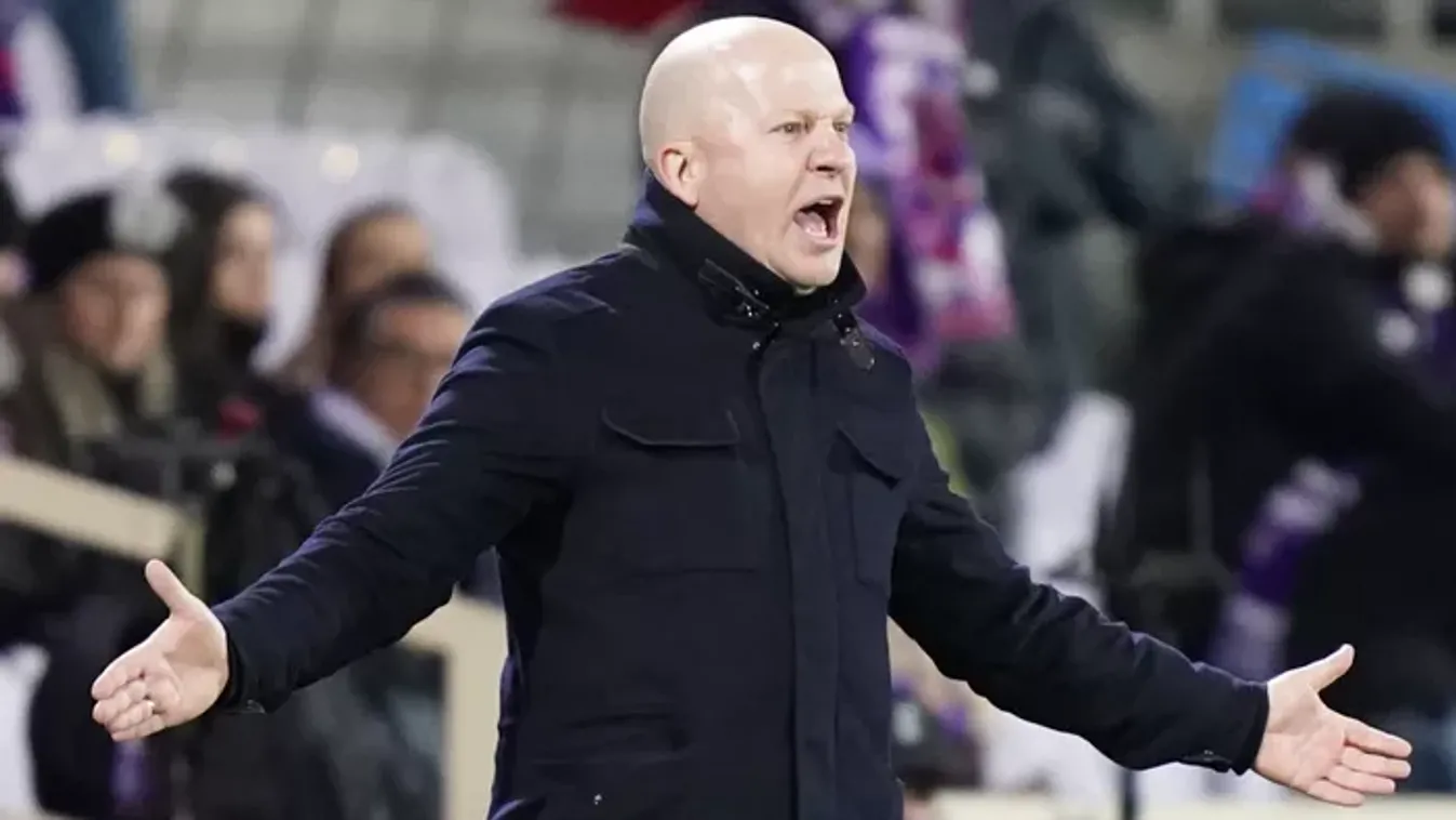 Háborog az AEK Athén edzője, Varga Barnabás is szóba került