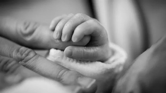 Először hagyták egyedül a csecsemőt az apjával, nem élte túl