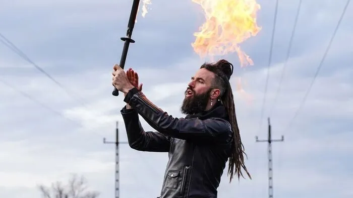 Meztelenség és gyűlölet: Szörnyen érzi magát Varga Viktor