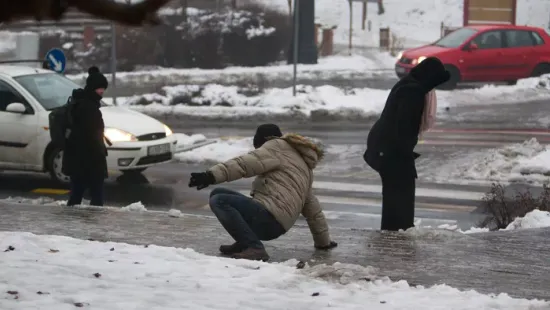 Nem csak veszélyes, nagy károkat is tud okozni az ónos eső