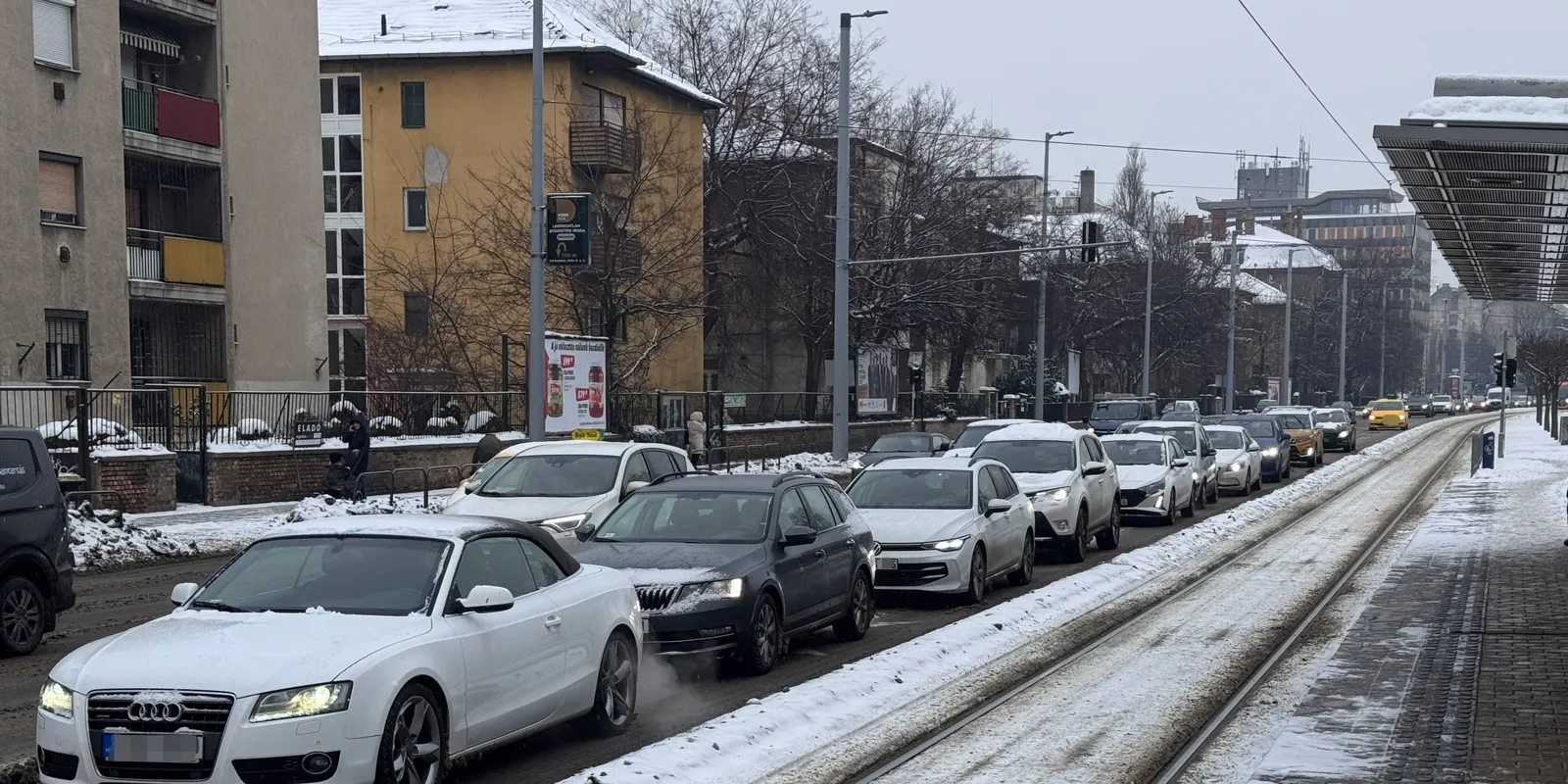 Budapest elesett a hó és az ónos eső miatt