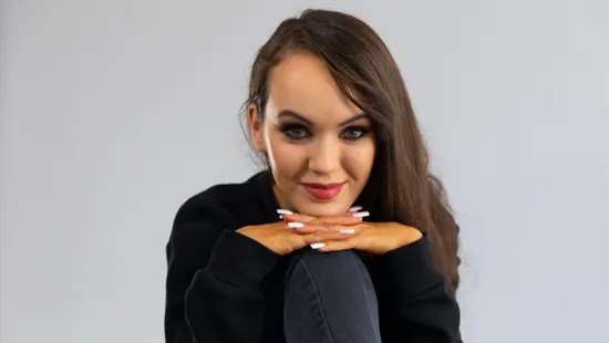 Százezres pezsgővel locsolták, ma már egy tál levesre sem hívják meg – Nagy Ő Virág szilveszteri vallomása