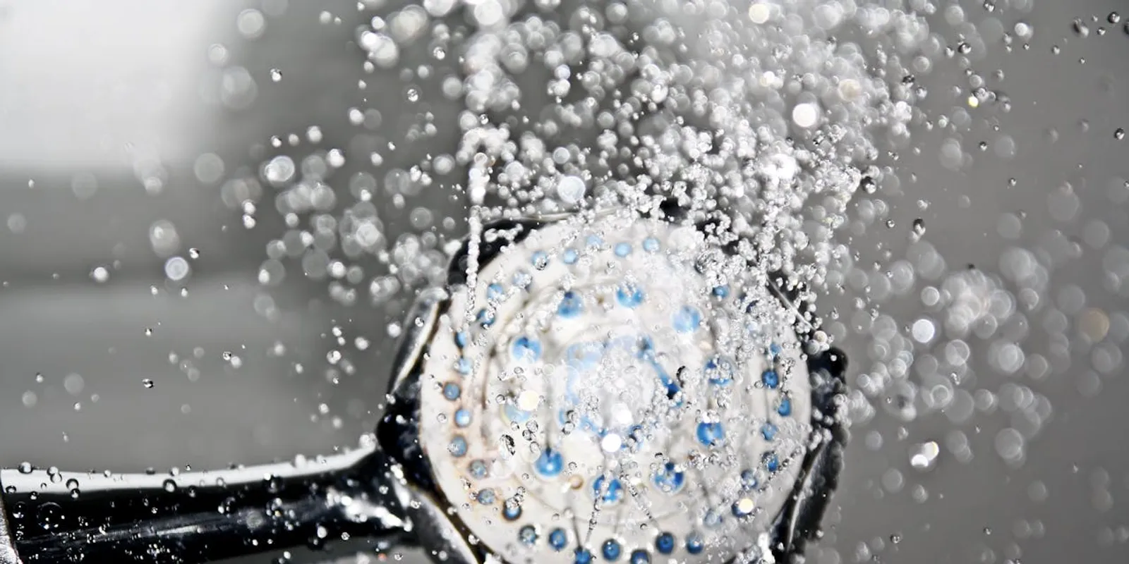 Vízköves a zuhanyfejed? Ezt tedd rá!