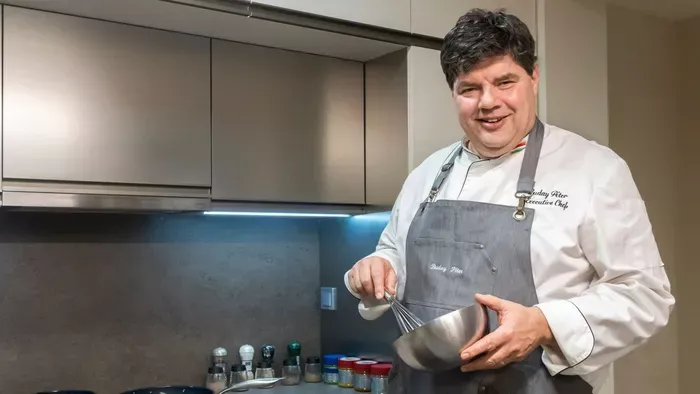 Buday Péter kiakadt: hazugságokat terjesztenek a sztárséfről