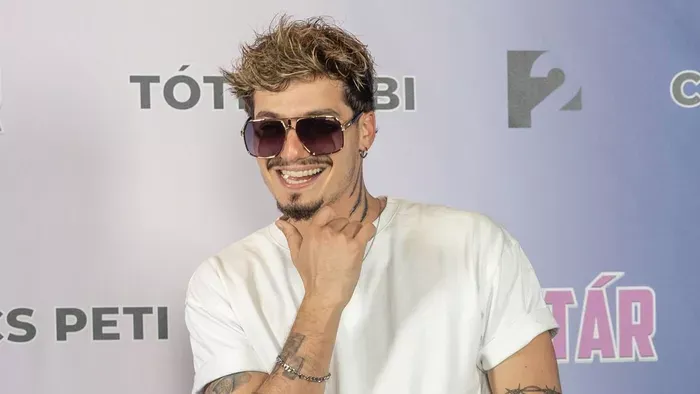 Marics Peti nem akárkivel hagyta el az országot