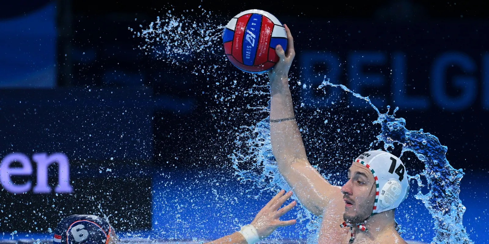 A magyar vízilabdás góljáról beszélnek egész Európában