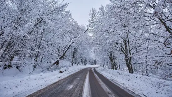 A hó megpróbált kifogni az országon, de álljuk a sarat