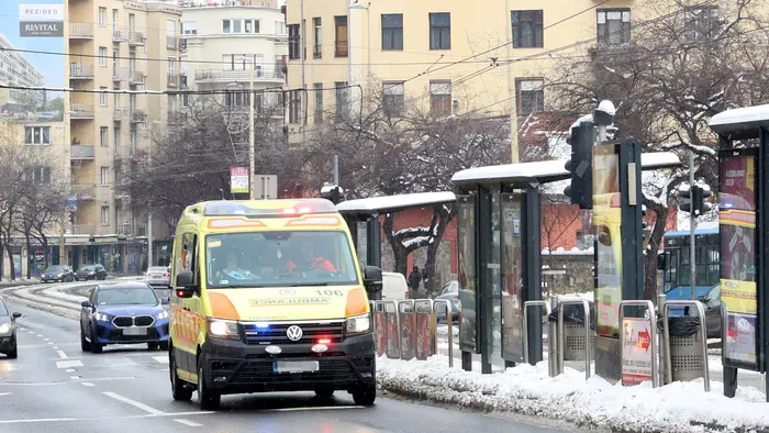 Összeesett a 7 éves lány az iskolában, tanára küzdött érte