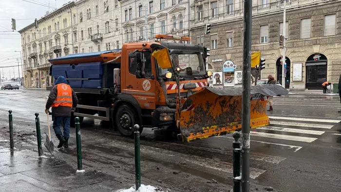 Az extrém helyzet ellenére is járhatóak az utak az országban