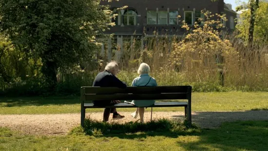 Az Alzheimer-kór sem választhatta szét őket: egy idős férfi újra elvette feleségét