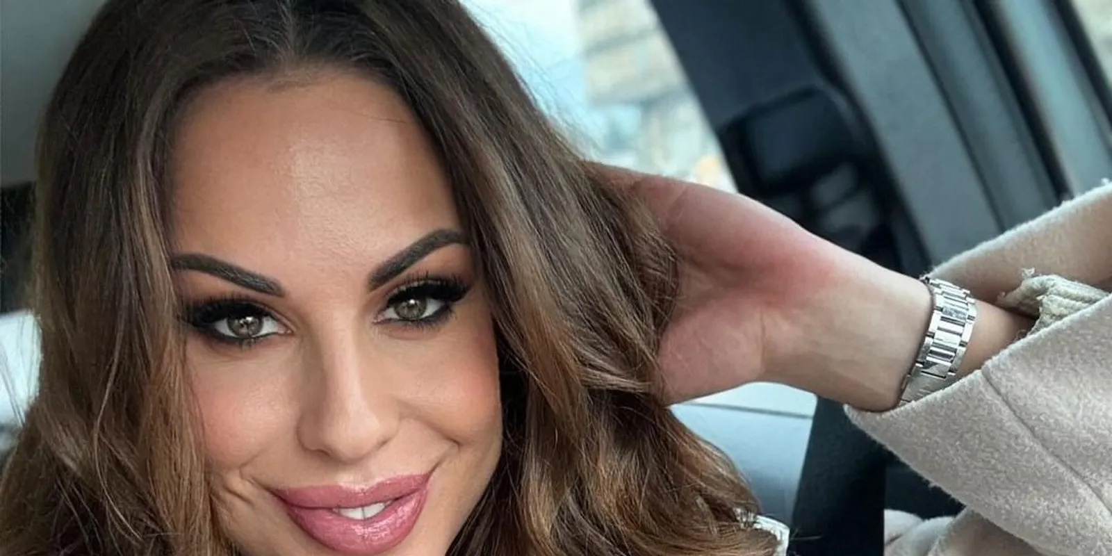 Tanulás közben is szexi a diáklány