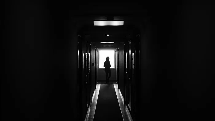 Le akart ugrani a hídról - Rendőr mentette meg az életét