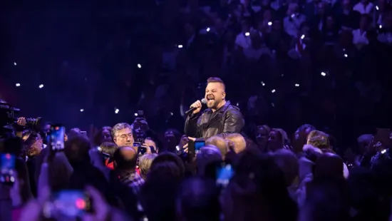 Gudics Máté parádés produkcióval tarolt a Háborúellenes Gyűlés színpadán