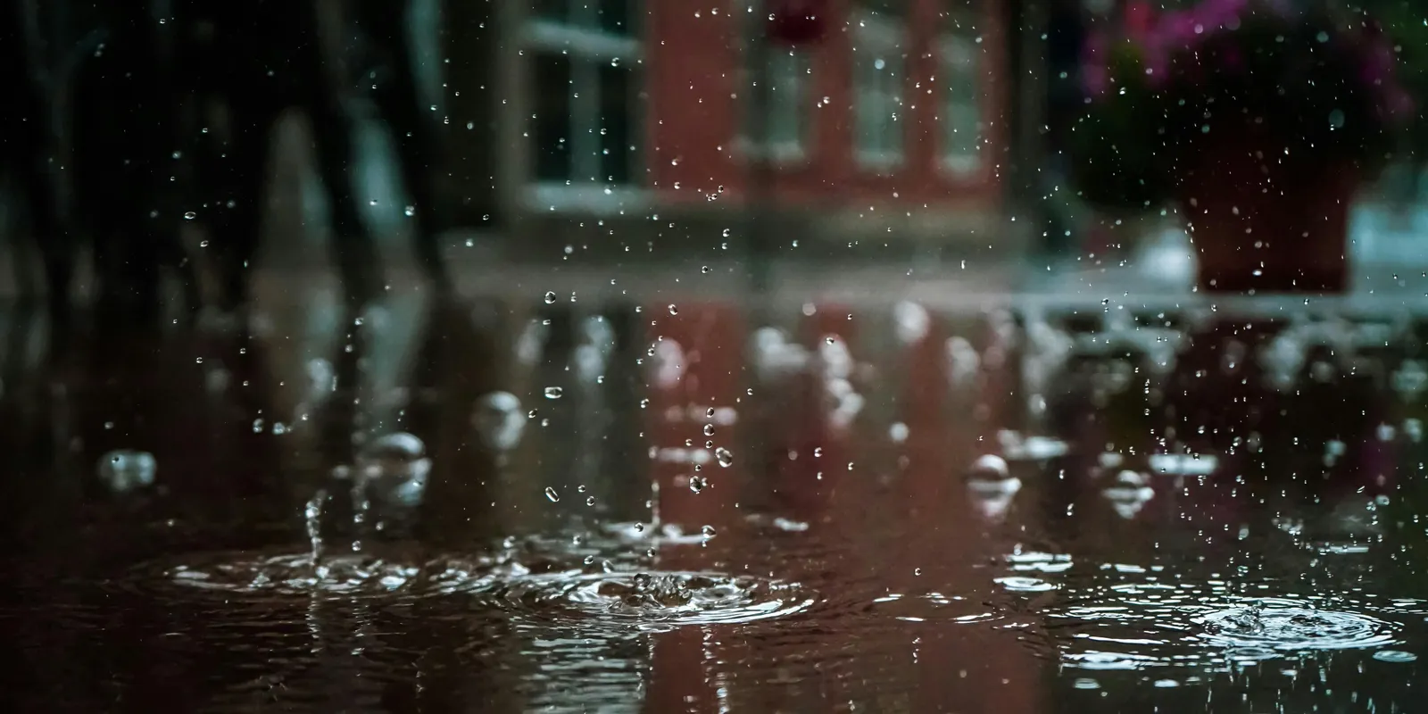 Tovább enyhül az idő, azonban esőzésekre továbbra is számítanunk kell