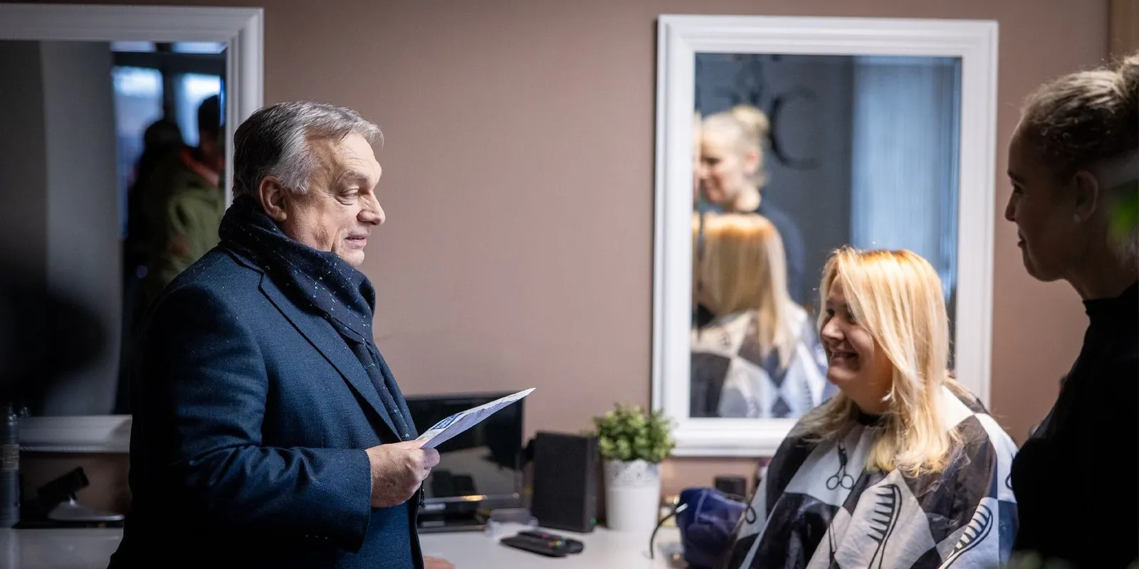 Orbán Viktor fontos levelet kézbesített