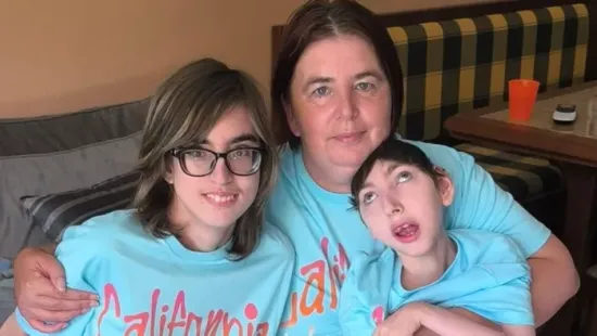 Újabb próbatétel előtt áll a beteg kislányokat nevelő pécsi család: akár össze is dőlhetett volna az otthonuk