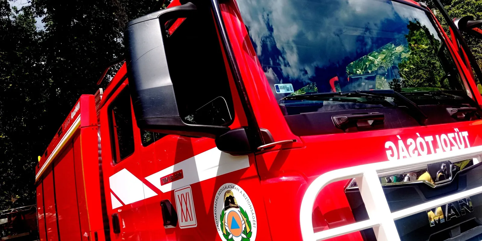 Hóhelyzet: Brutális karambol, lezárták a 4-es főutat