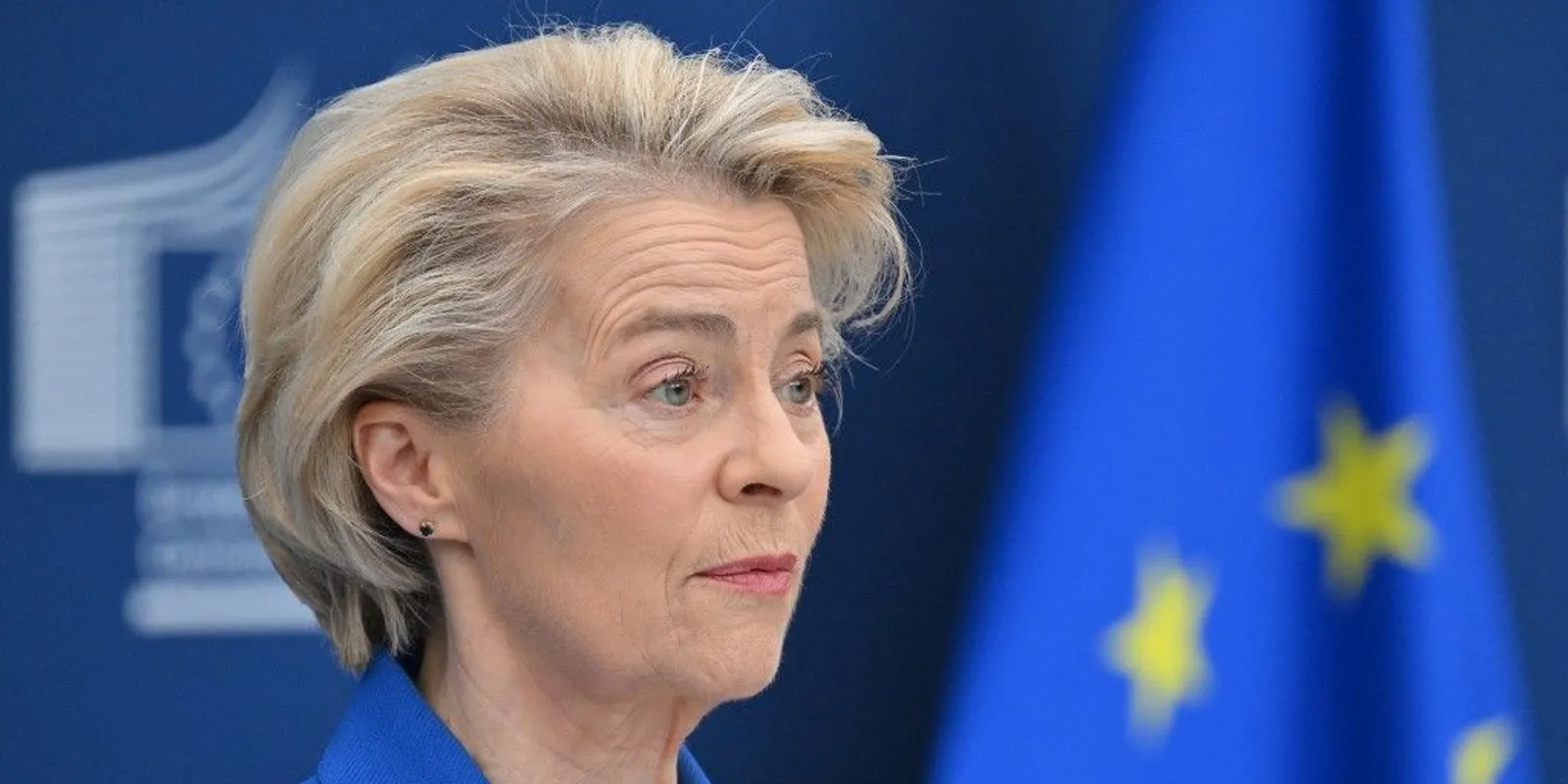 Beperelték! Ursula von der Leyen a fegyverlobbi zsebében