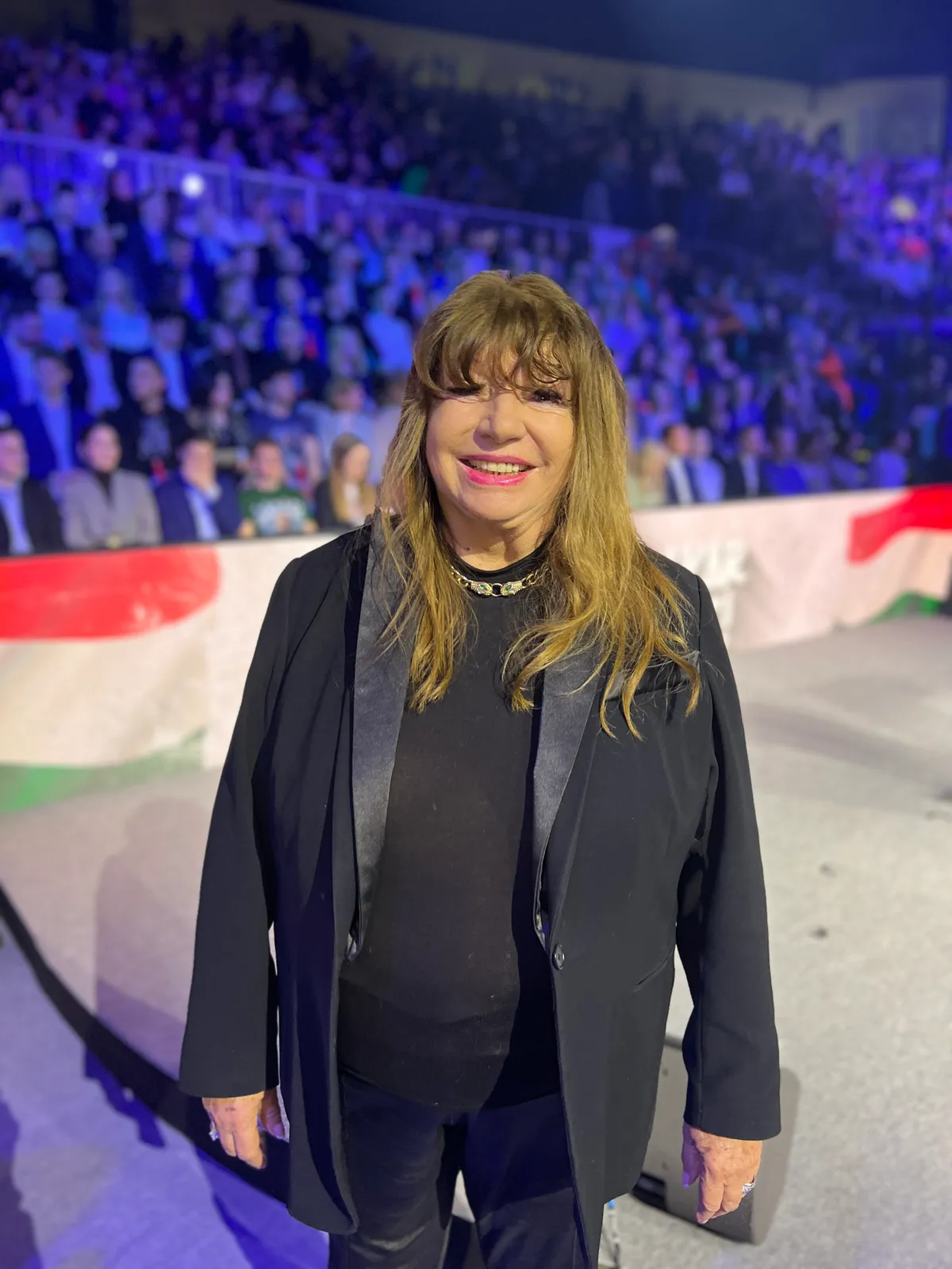 Zalatnay Cini a lányát hívja segítségül, hogy kövtni tudja a fejlődést