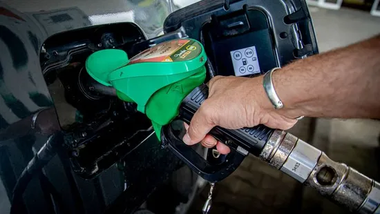 Végre jó hírt kaptak az autósok, nagyot csökken az üzemanyag ára