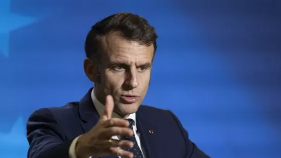 Macron Párizsba hívta a háborúpárti európai vezetőket
