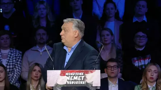 Meglepő dolgot tett Orbán Viktor a Háborúellenes Gyűlésen