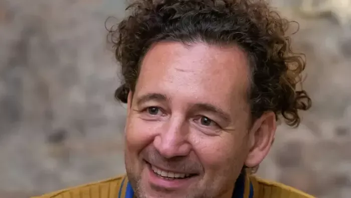 Istenes László - „Két lábbal a földön álló látnok vagyok”