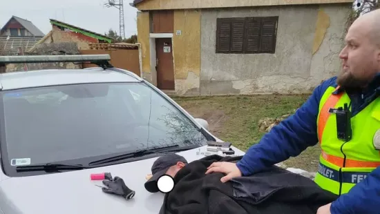 Zajlik az élet Pátyon: két körözött bűnözőt is fogtak - nem hiszed el, mi volt a kocsijukban