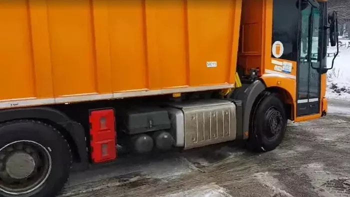 Folyamatosan dolgoznak a kukásautók az országban