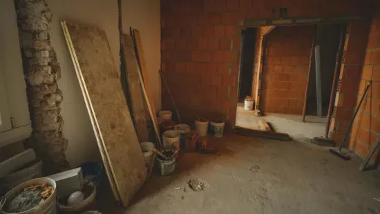 Rémálommá vált a felújítás: több mint 80 emberi maradványt találtak az otthonuk alatt