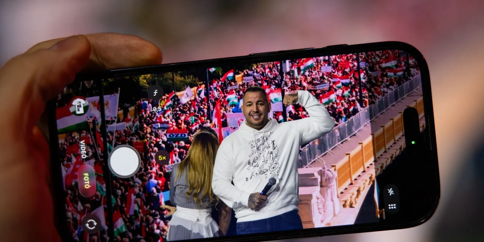 Curtis gyerekkori képe felrobbantotta az internetet - Fotó