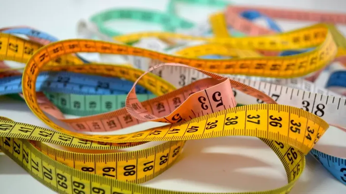 Egy betegség miatt folyamatosan növekednek egy nő mellei