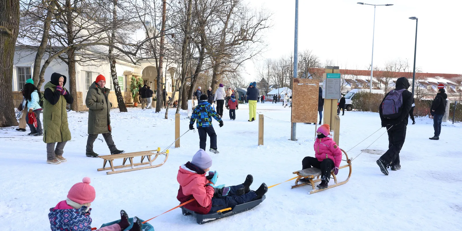 Lehulott a hó, de elfogyott a tél slágere: szánkóhiány van