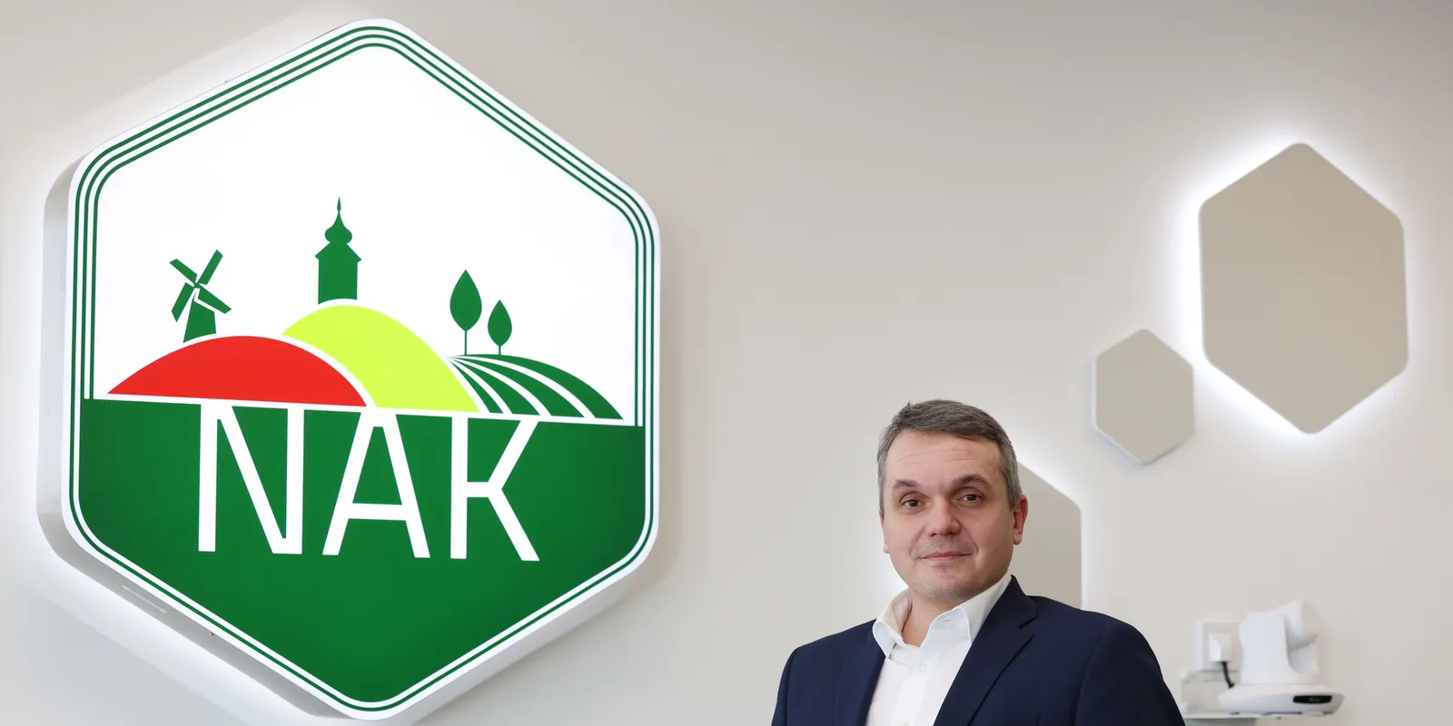 A kormány és a NAK megmenti a bajba került gazdákat.