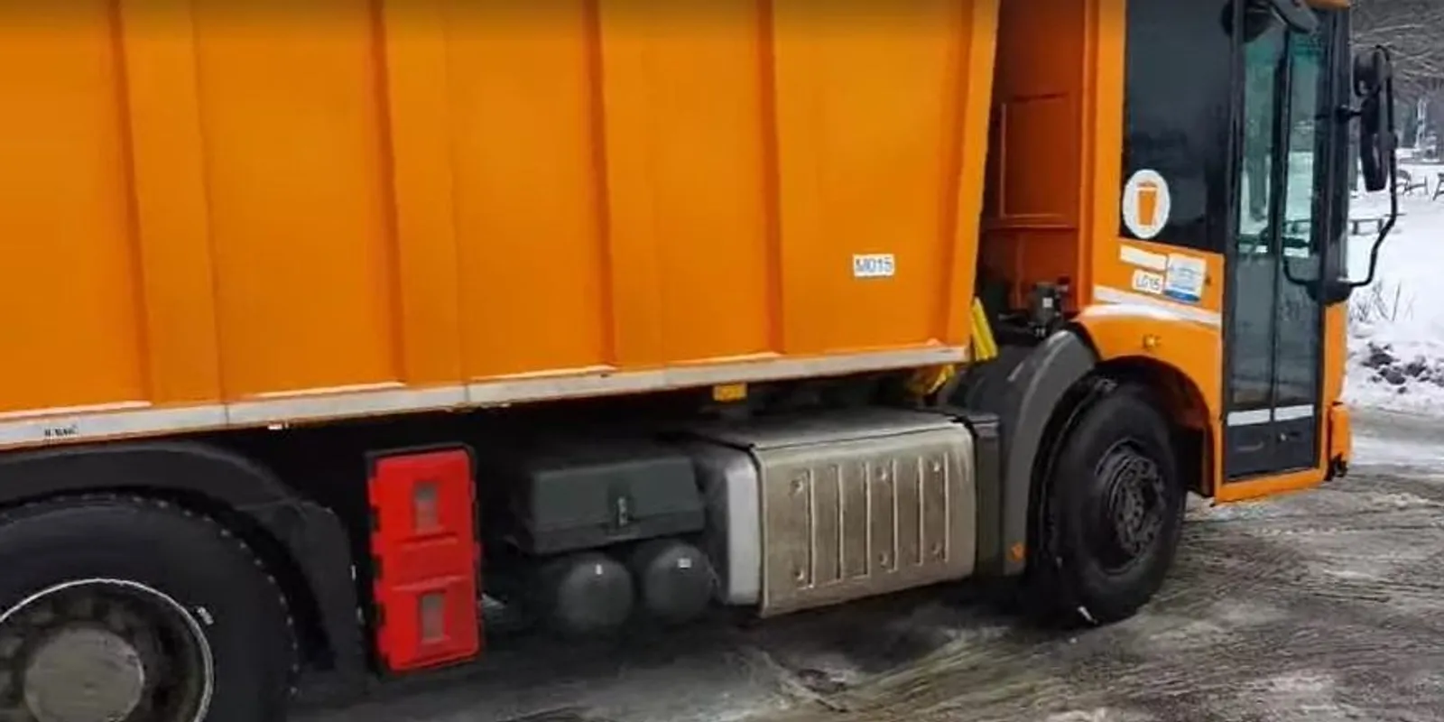 Folyamatosan dolgoznak a kukásautók az országban