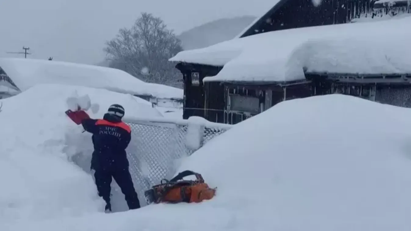 Brutális havazás Kamcsatkán, több méteres a hó–Galéria