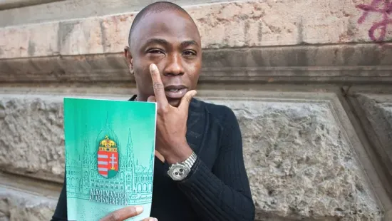 Fekete Pákó három évtized után visszatér Nigériába!