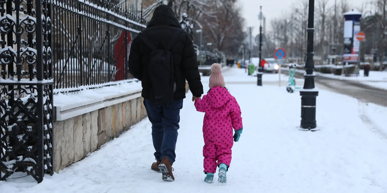 Országos riasztást adtak ki: térdig érő hó is eshet