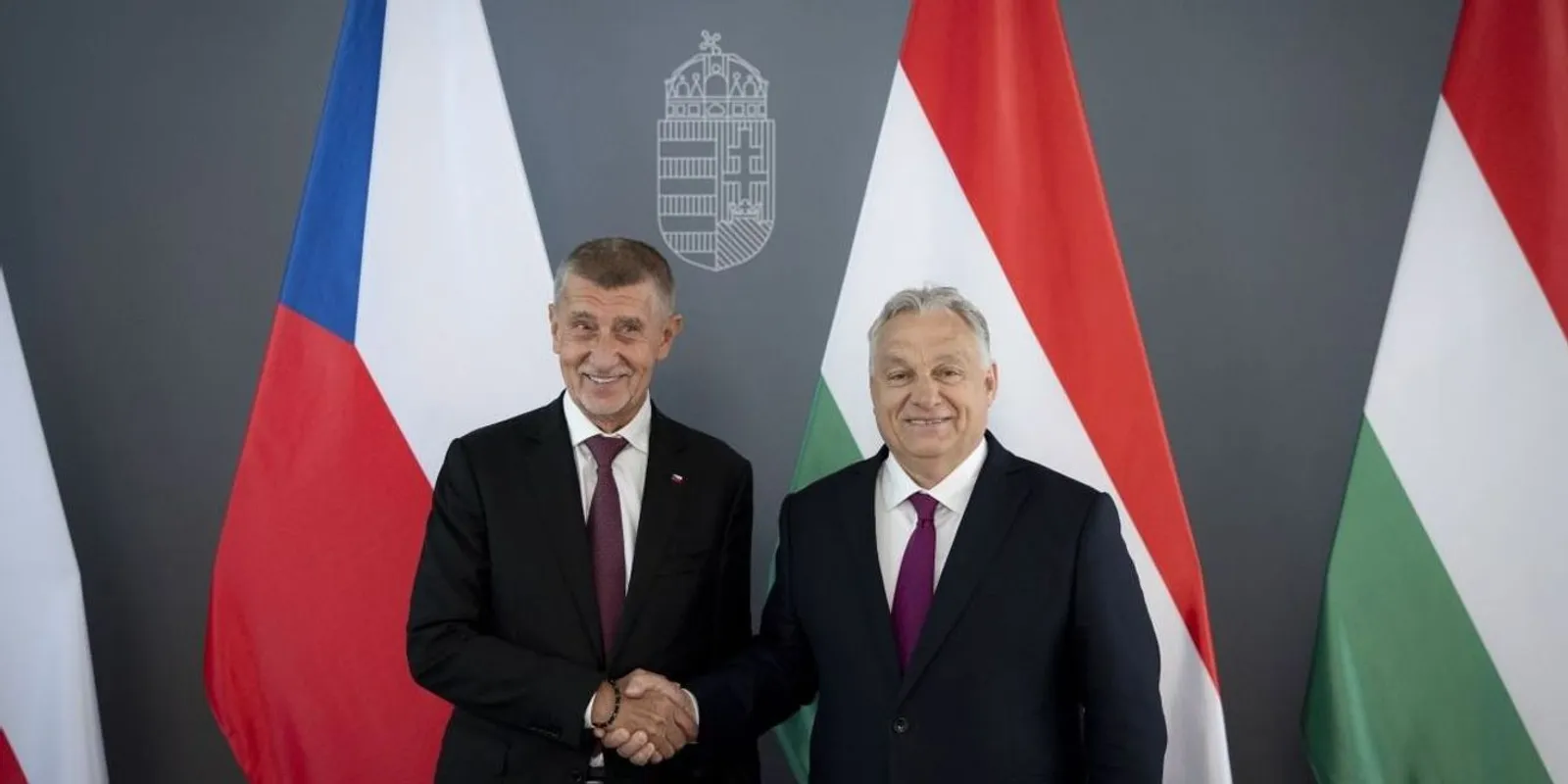 A cseh és a magyar kormány együtt mond nemet a háborúra